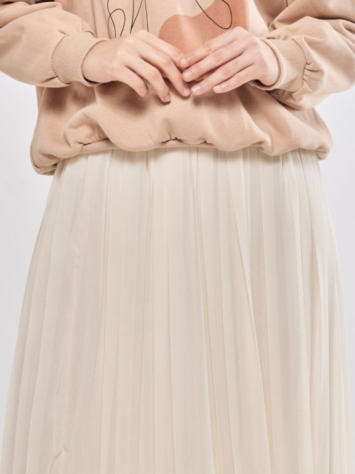 Fresh Pleat Skirt in White