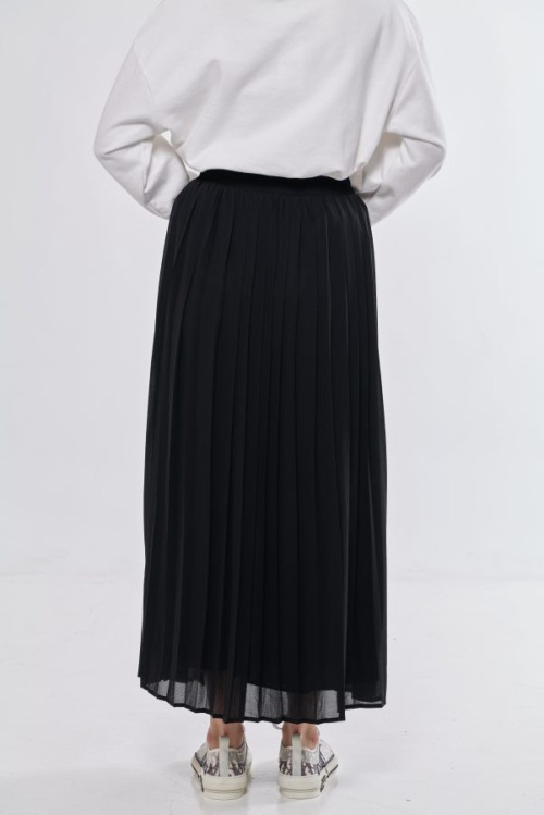 Fresh Pleat Skirt in Black