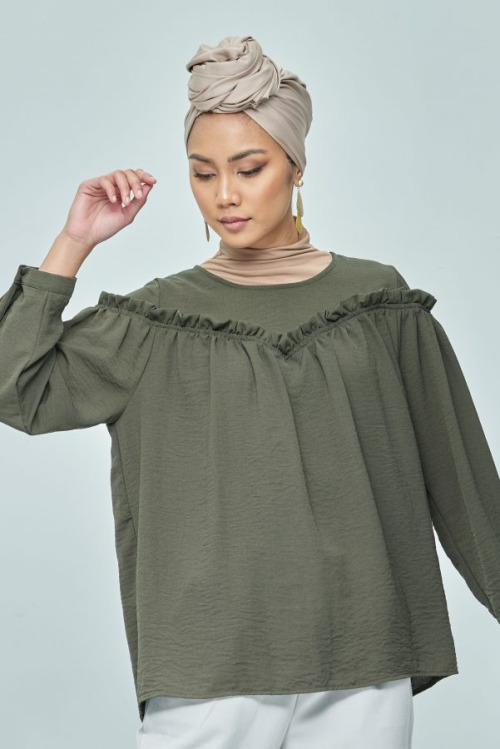 Green Ruffle Cuff Sleeve Top