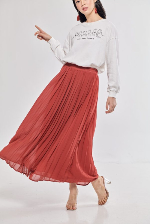 Fresh Pleat Skirt in Red