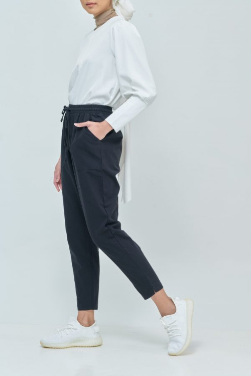 Black Cara Ankle Pants