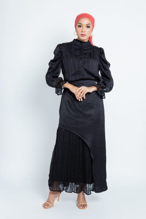 Black Glitter Pleated Skirt
