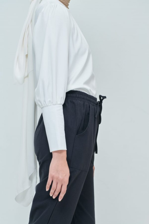 Black Cara Ankle Pants