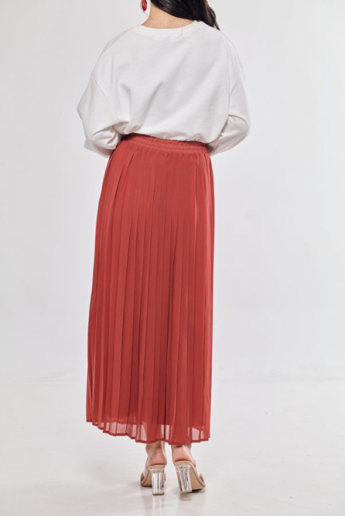Fresh Pleat Skirt in Red